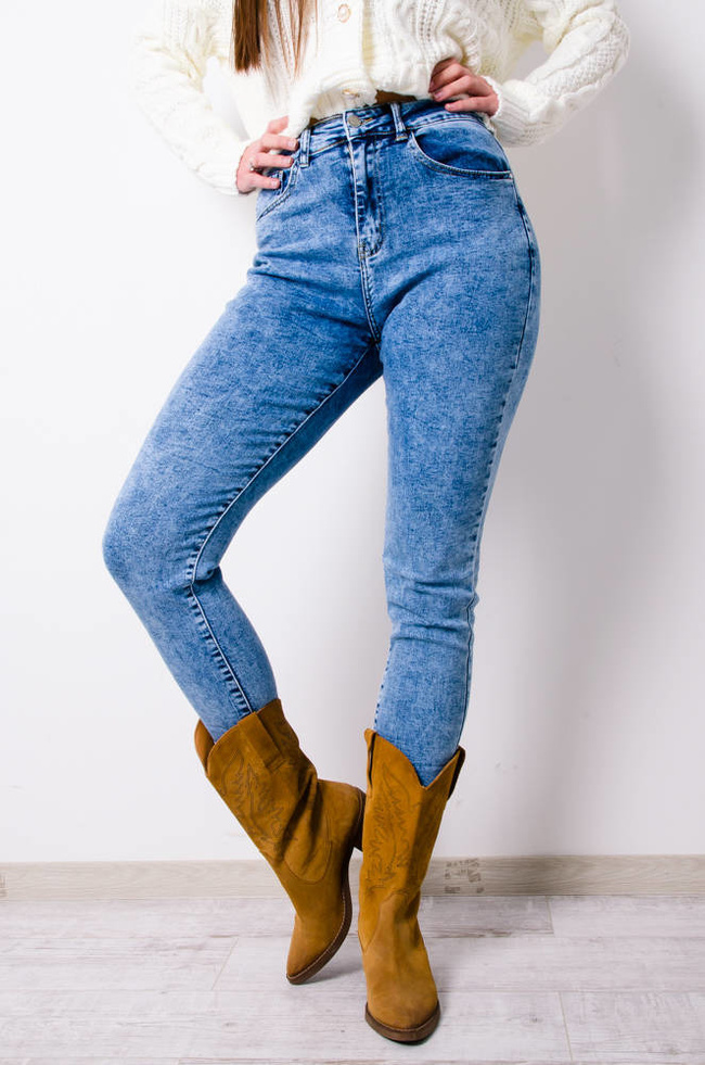 NIEBIESKIE DEKATYZOWANE SPODNIE JEANSOWE Z WYSOKIM STANEM