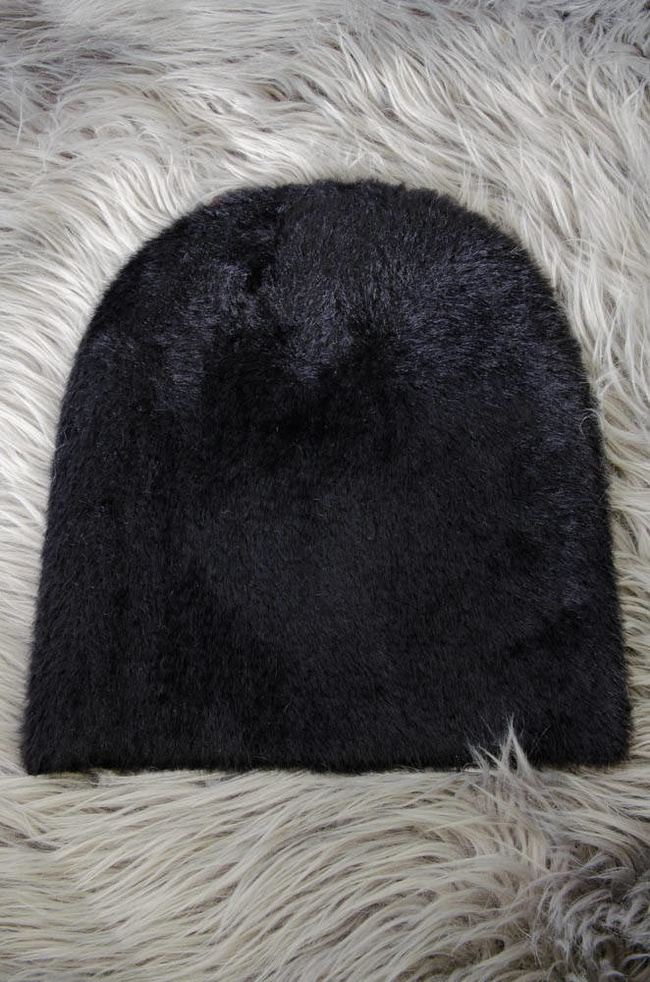 CZARNA FUTRZANA CZAPKA