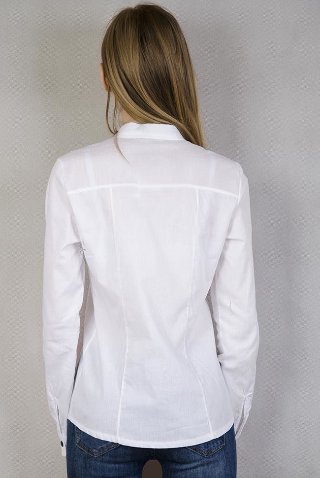 Biała koszula ze wstążką