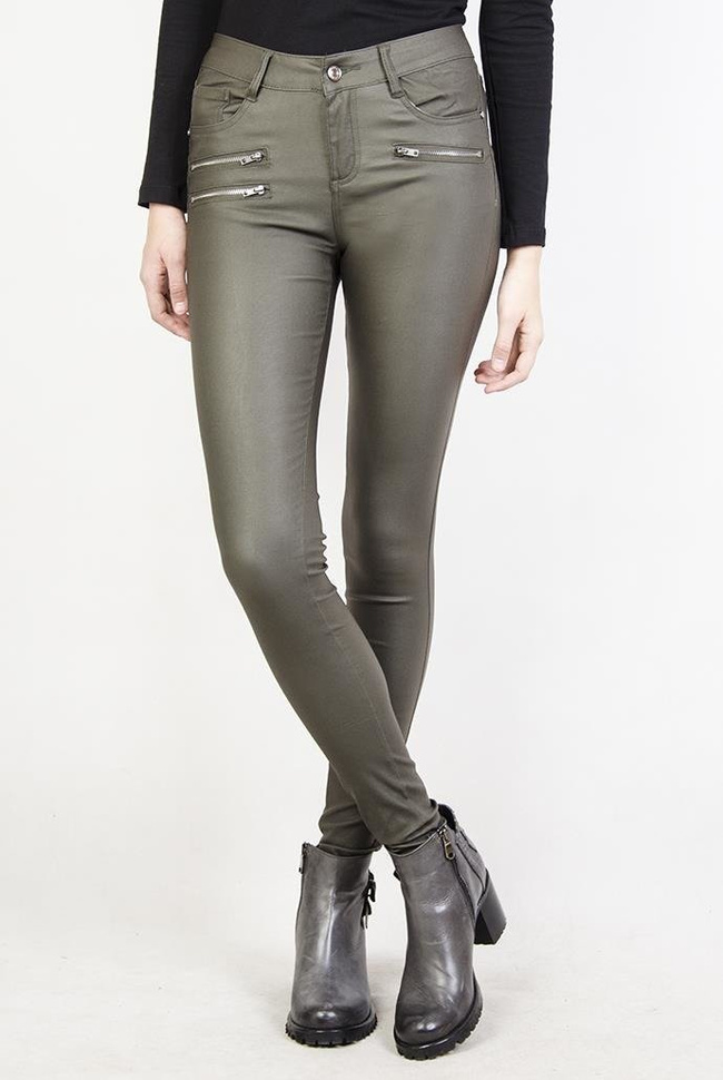 Zielone spodnie skórkowe z trzema srebrnymi zamkami