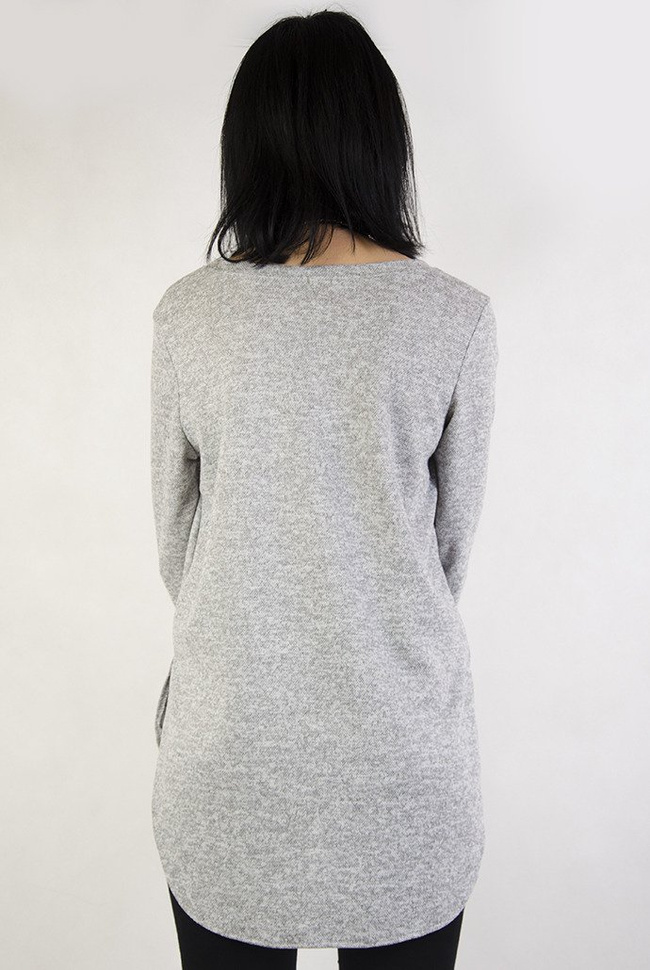 Asymetryczna szara bluzka z wisiorkiem