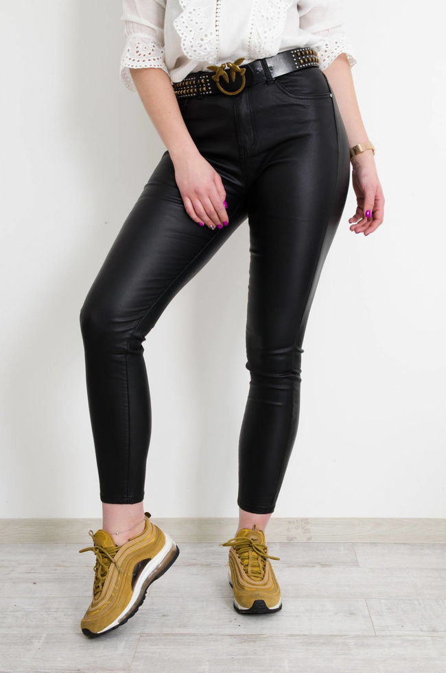 Czarne spodnie z imitacji skóry plus size