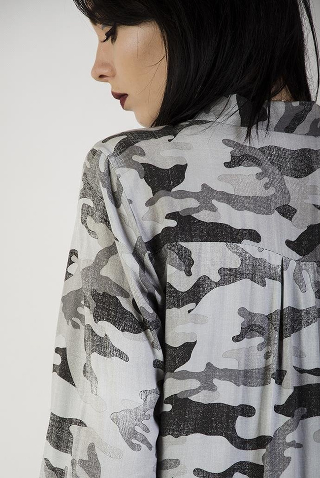 Koszula moro o szarym odcieniu