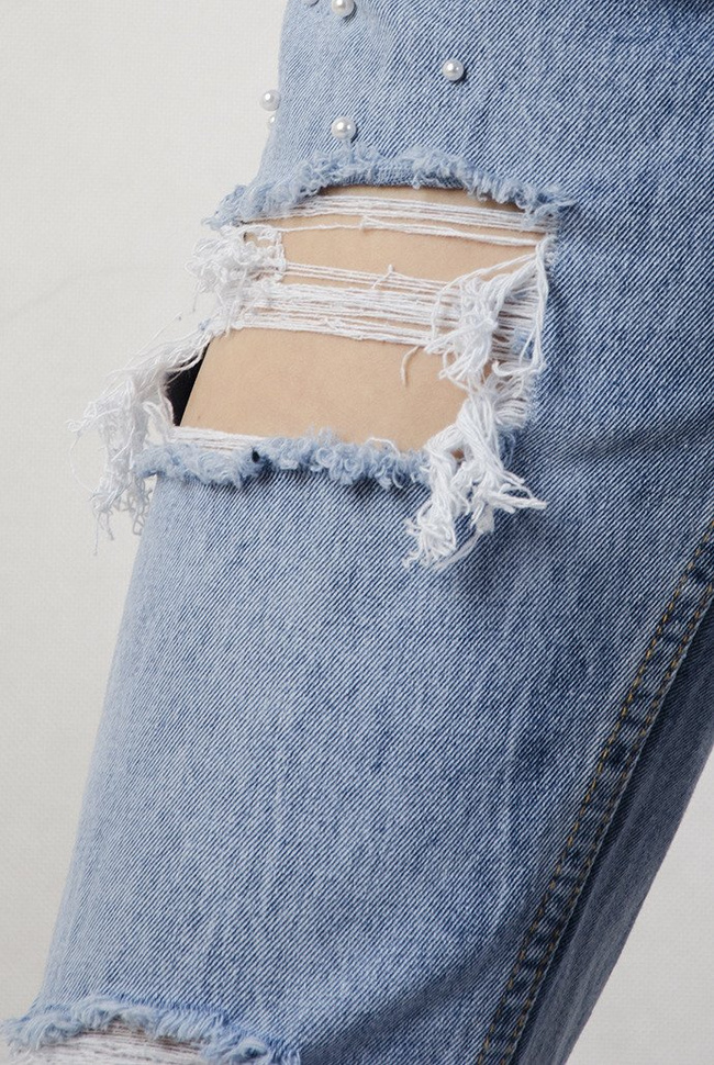 Spodnie jeansowe typu boyfriend z perełkami