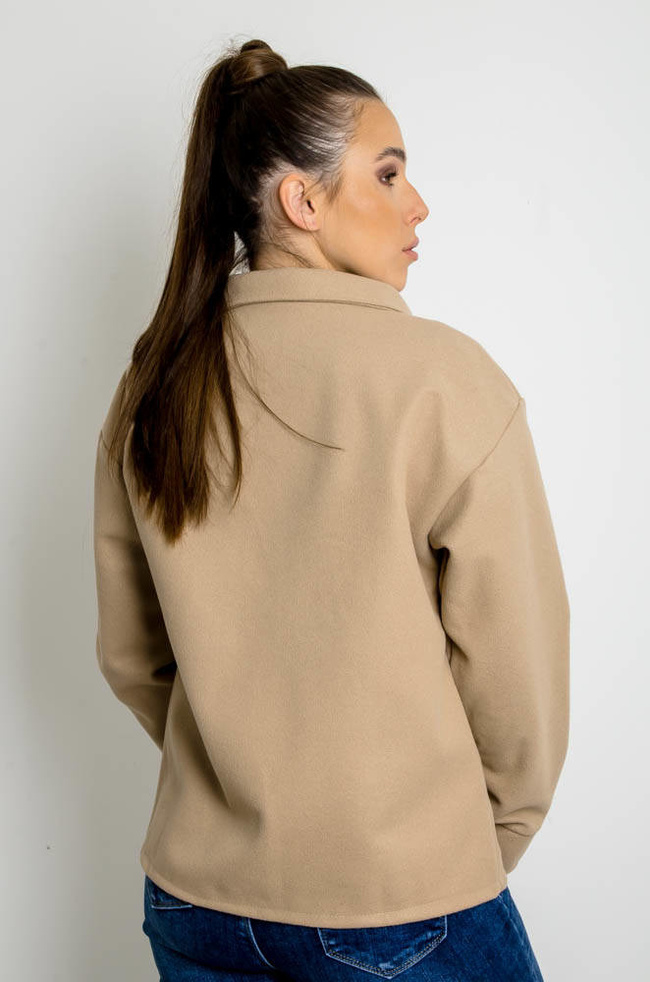 BEŻOWY KRÓTKI PŁASZCZ ZAPINANY NA GUZIKI Z KIESZENIAMI