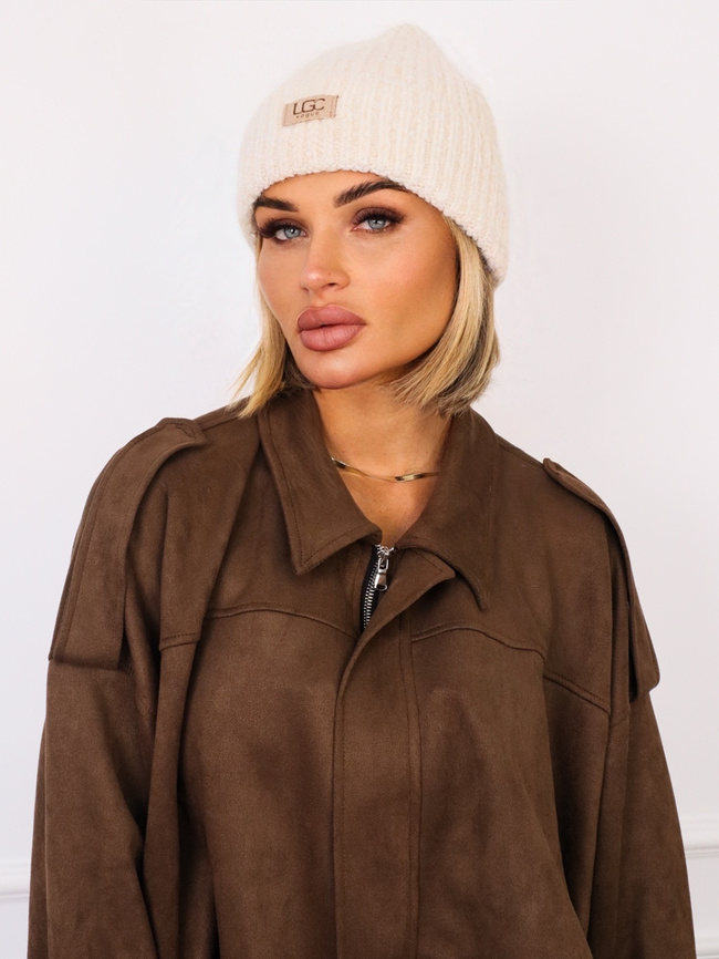 CZAPKA ZIMOWA Z OZDOBNĄ NASZYWKĄ I MANKIETEM- EKRI