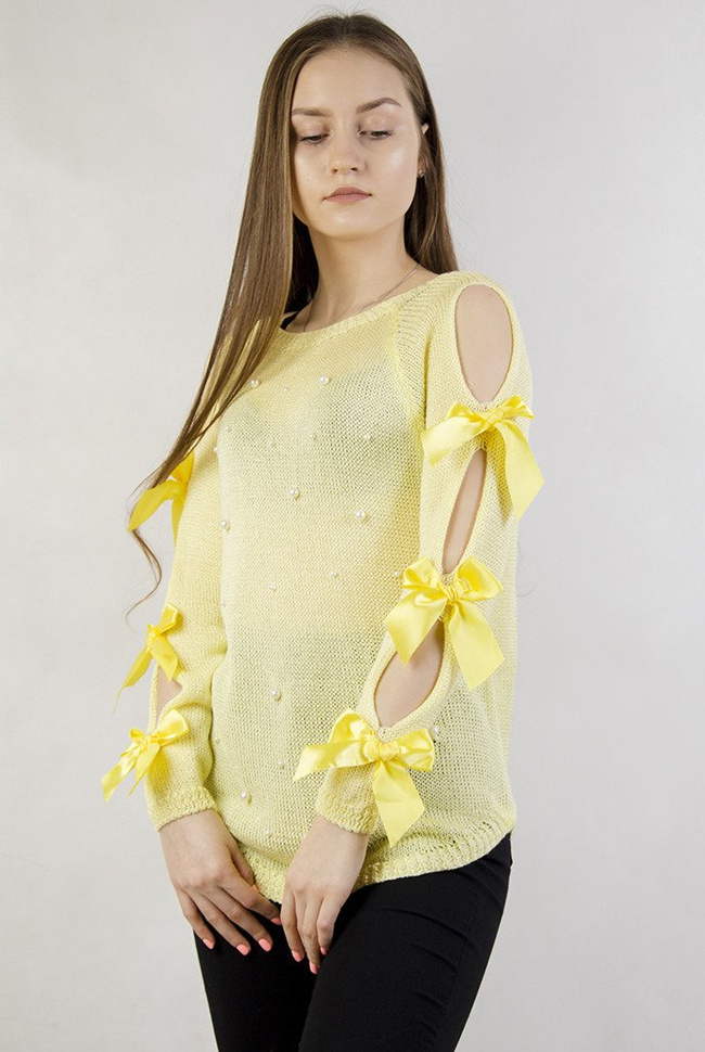 Żółty sweter z koralikami