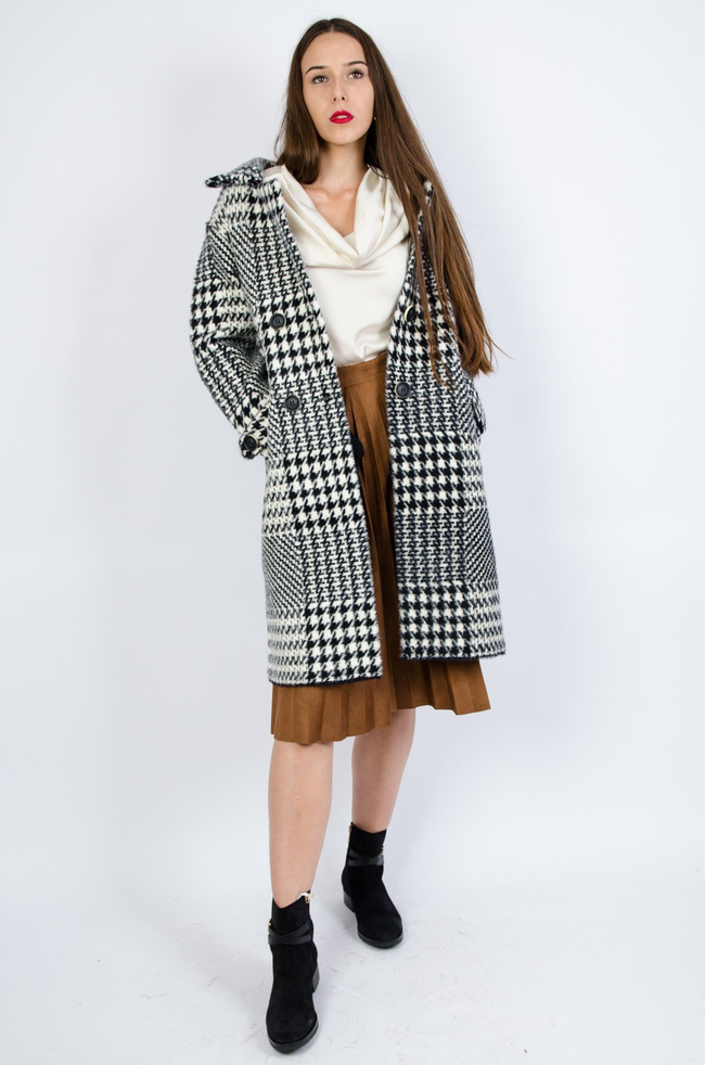 CZARNY PŁASZCZ W KRATĘ