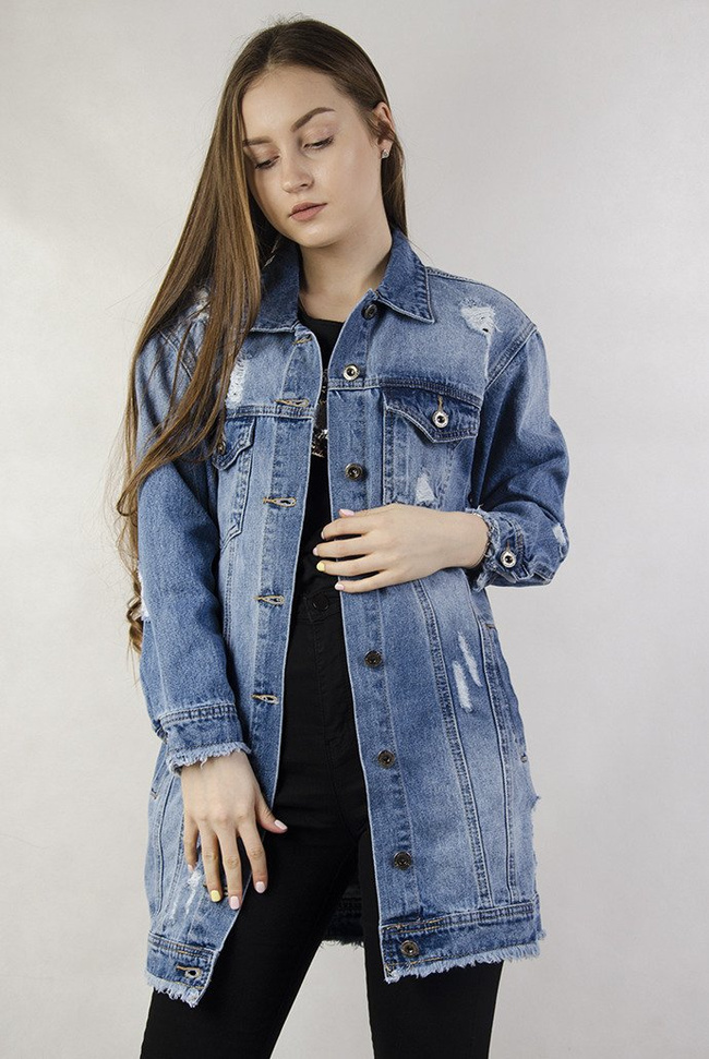 Ciemna kurtka jeansowa przedłużana z szarpaniem na dole