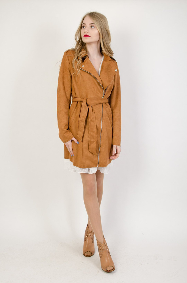 Brązowy zamszowy płaszcz z paskiem