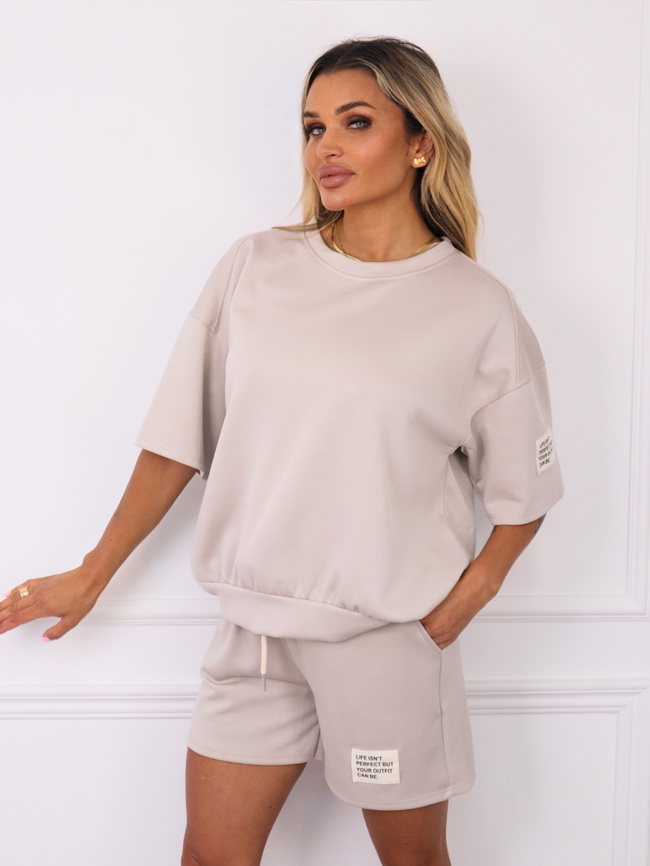 KOMPLET SZORTY+ T-SHIRT Z NASZYWKĄ- BEŻOWY