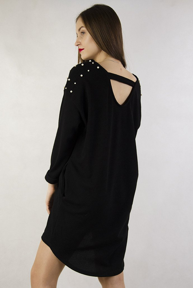 Czarna asymetryczna tunika z perełkami oraz wycięciem na plecach