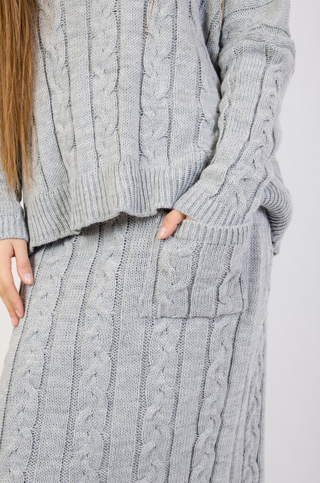 Szary komplet spódnica + sweter 