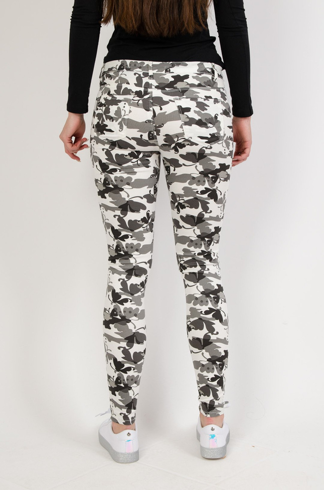 Spodnie w czarno-białe wzory