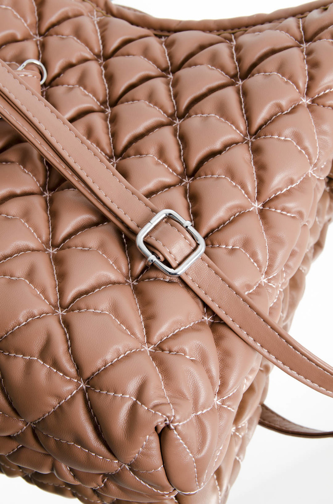 TOREBKA PIKOWANA Z DŁUGIM PASKIEM -BRĄZOWA