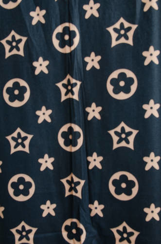 WZORZYSTY SZAL Z FRĘDZLAMI- BRĄZOWO-CZARNY