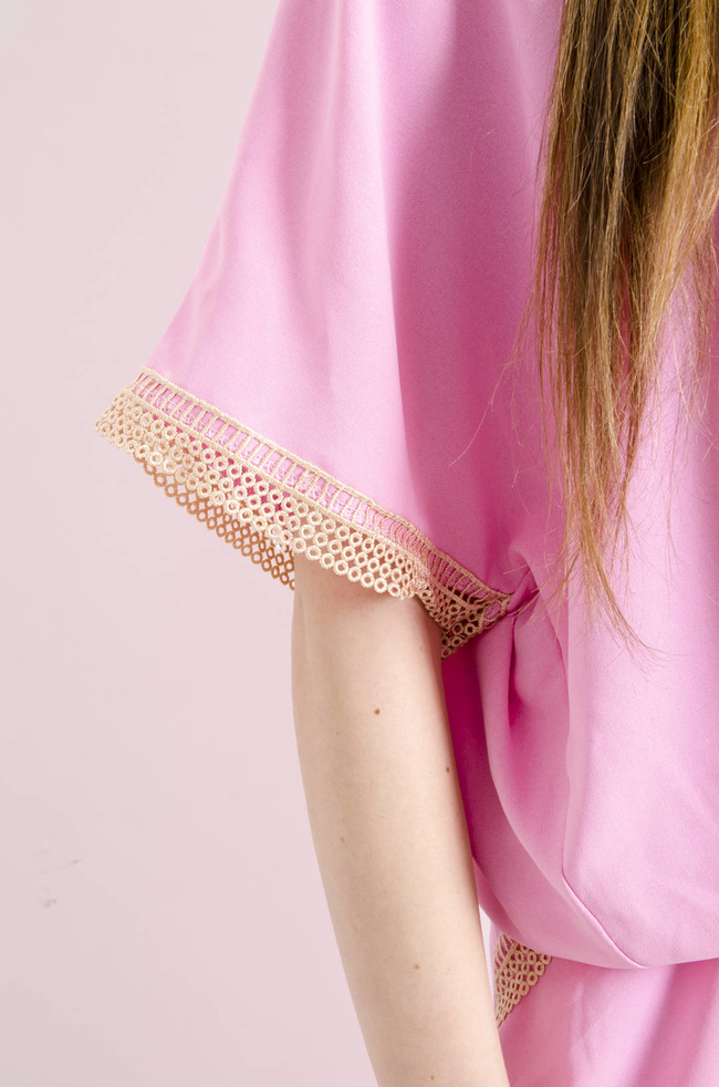 KOMPLET RÓŻOWY Z OZDOBNYM WIĄZANIEM I KORONKĄ