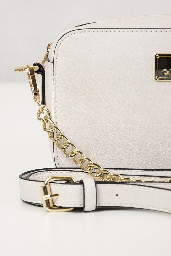 Kremowa usztywniana torebka na łańcuszku