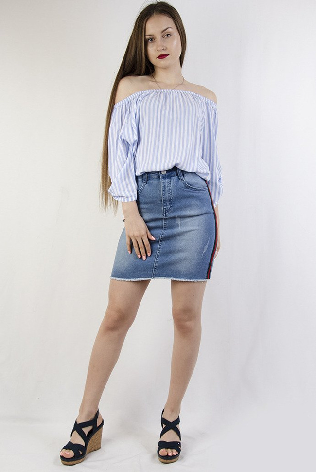 Bluzka hiszpanka w jasnoniebieskie paski