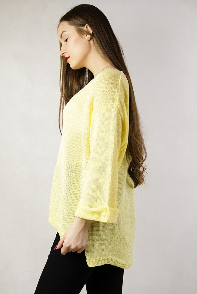 Żółty sweter z dekoltem w serek