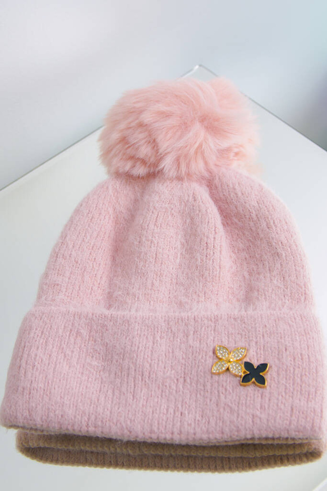 ZIMOWA CZAPKA Z POMPONEM I OZDONYM KWIATKIEM- JASNO RÓŻOWA
