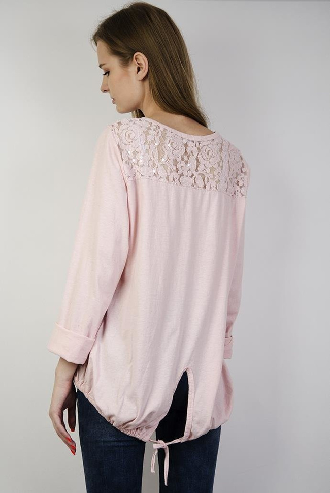 Jasnoróżowa bluzka z guzikami