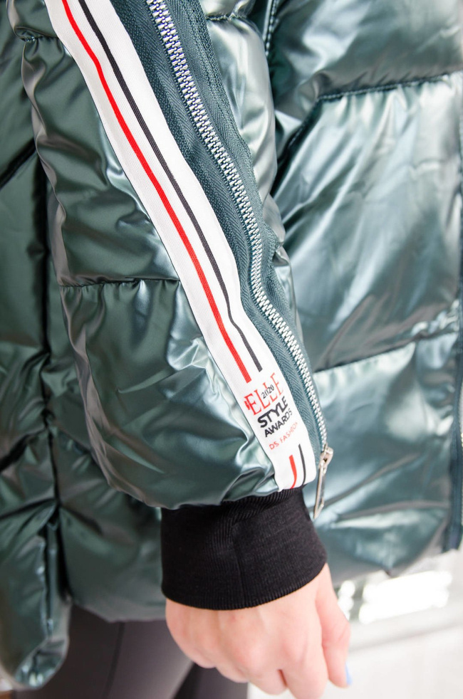 ZIELONA POŁYSKUJĄCA KURTKA Z LAMPASAMI 