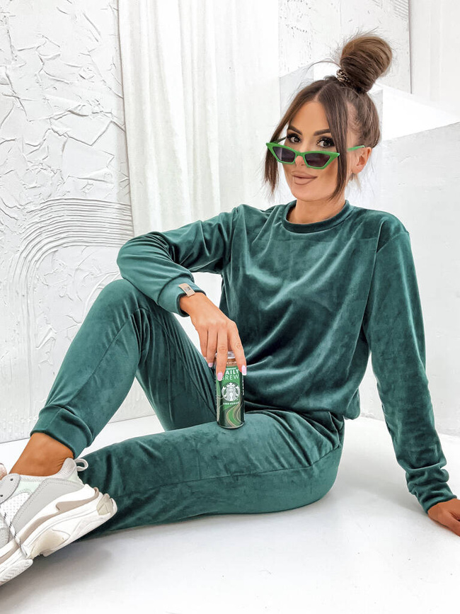 WELUROWY KOMPLET DRESOWY Z NASZYWKĄ NA RĘKAWIE- BUTELKOWA ZIELEŃ