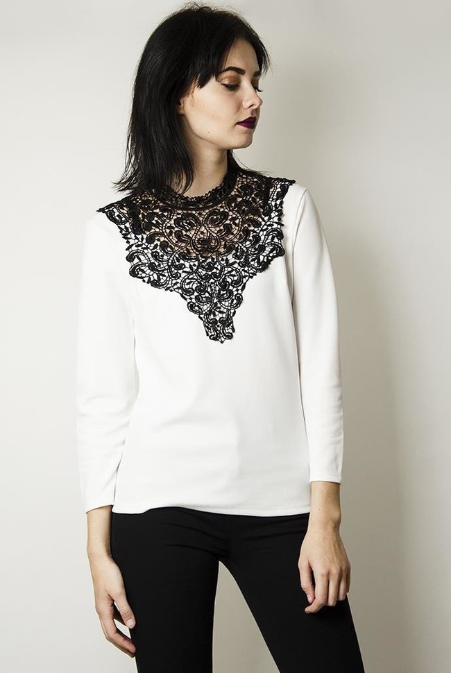 Biała bluzka z czarnym ażurowym zdobieniem