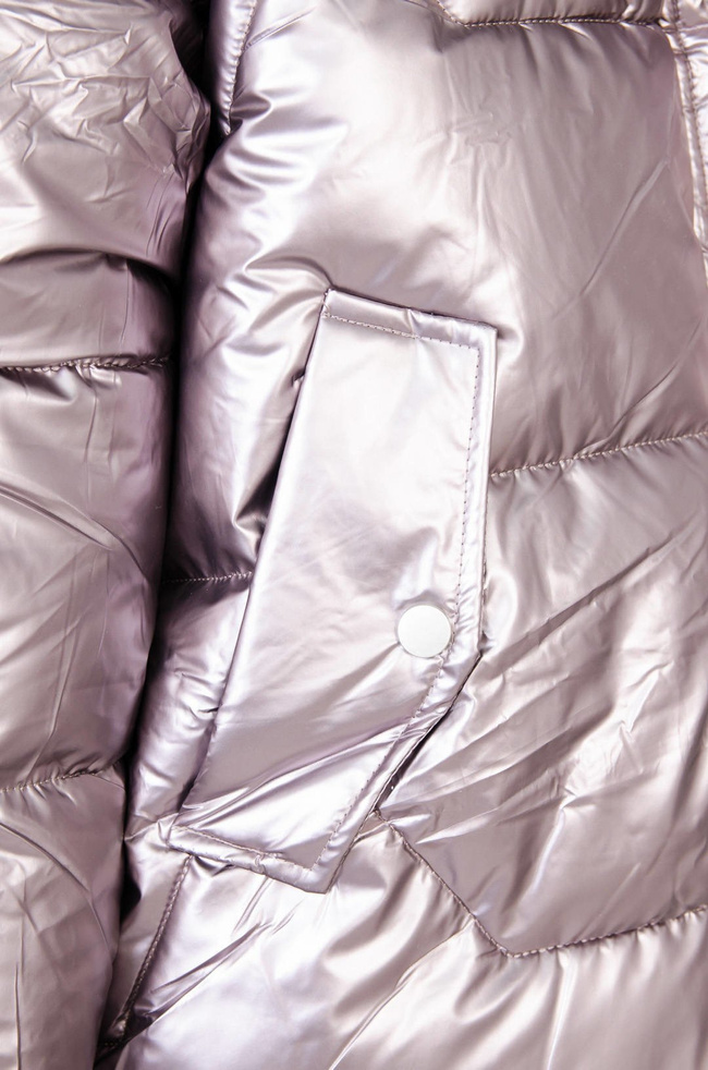 METALICZNA PIKOWANA KURTKA W KOLORZE RÓŻOWYM