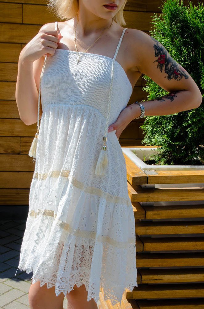 BIAŁA KORONKOWA SUKIENKA W STYLU BOHO