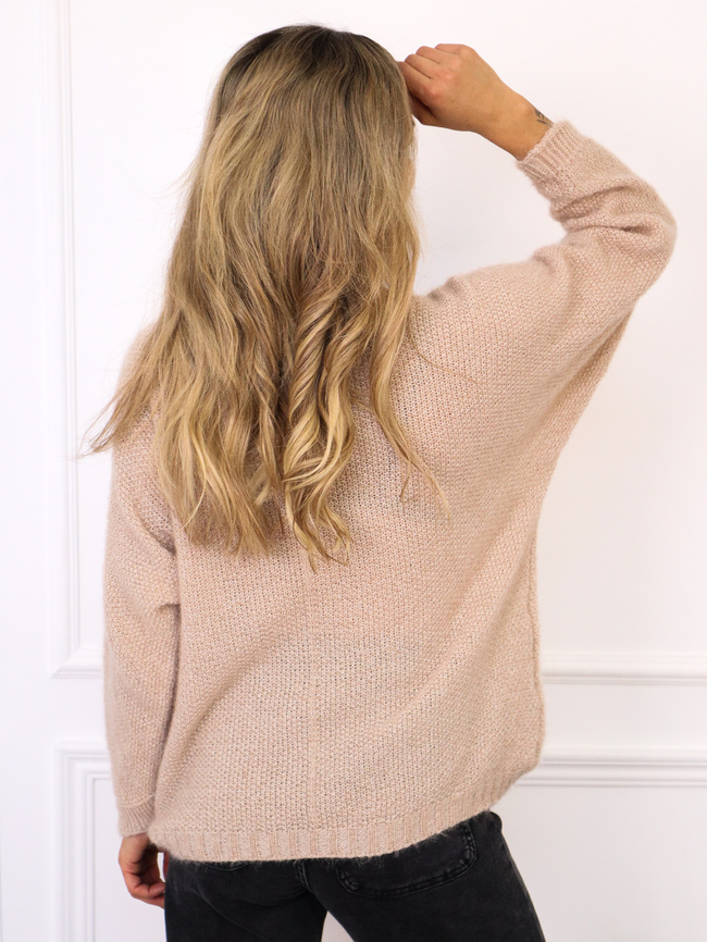 ASYMETRYCZNY SWETER Z DEKOLTEM W SZPIC Z DOMIESZKA WEŁNY I MOHERU- BEŻOWY