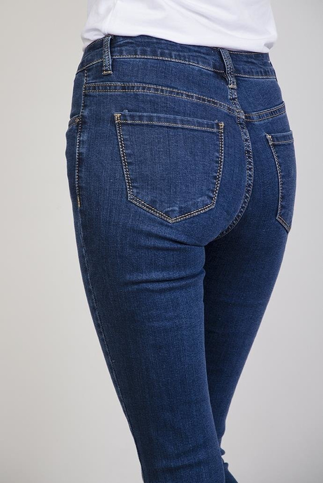 Klasyczne spodnie jeansowe przylegające