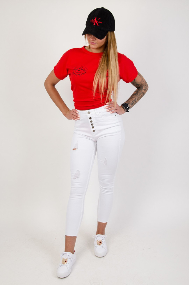 Białe spodnie jeansowe z przetarciami zapinane na guziki