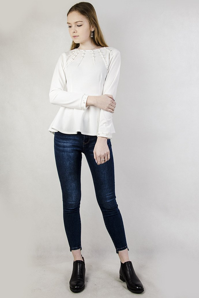 Biała bluzka z baskinką, wyszywana koralikami