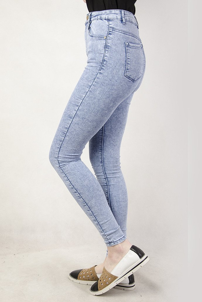 Niebieskie spodnie marmurkowe skinny jeans