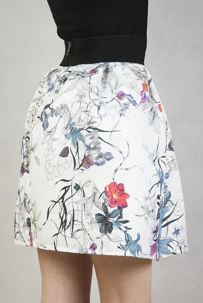 Spódnica bombka z kolorowymi kwiatami