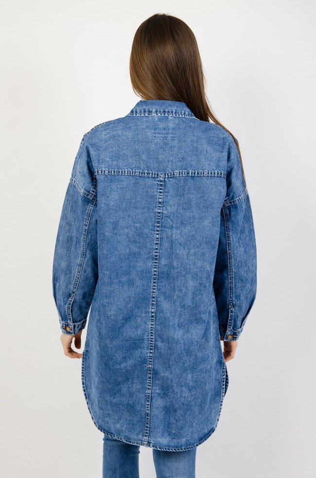 Długa koszula jeansowa z rozcięciami po bokach