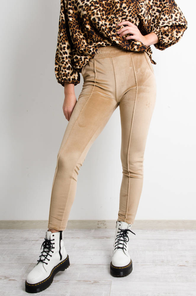 BEŻOWE WELUROWE SPODNIE Z PRZESZYCIEM WZDŁUŻ NOGAWKI