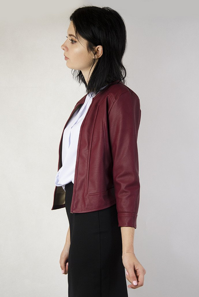 Bordowy żakiet skajkowy