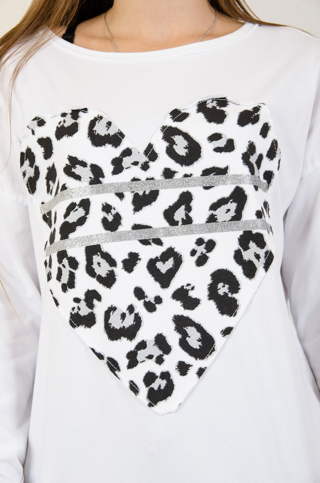 Biała bluzka z aplikacją w panterkę
