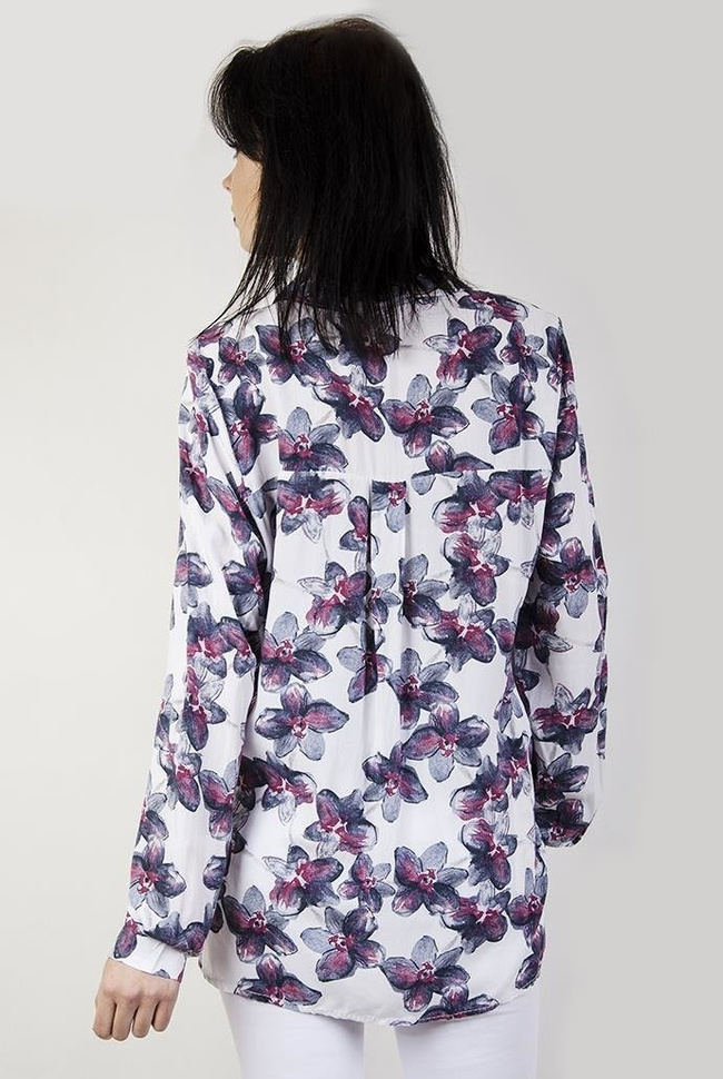 Biała, asymetryczna koszula w kwiaty z przeszyciem
