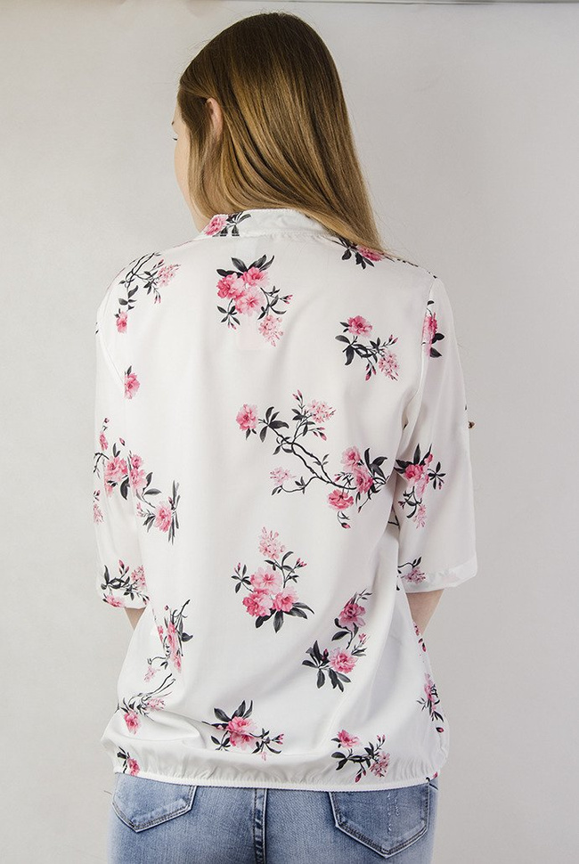 Biała bluzka w kwiaty, rękaw 3/4