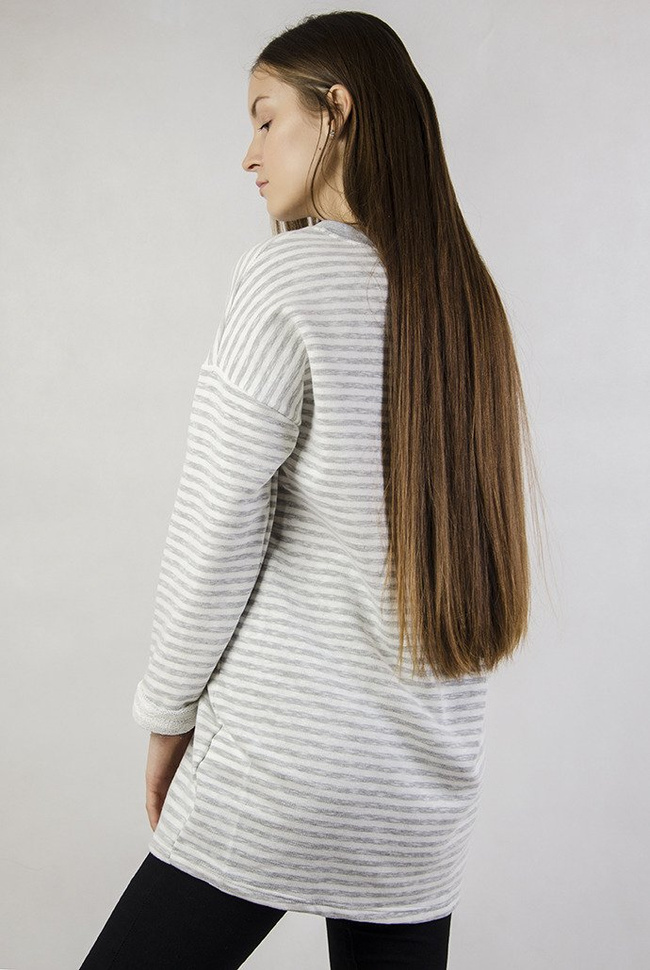 Biała bluzka w jasnoszare paski, z nadrukiem