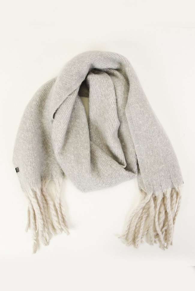 Ciepły szaro-beżowy szal