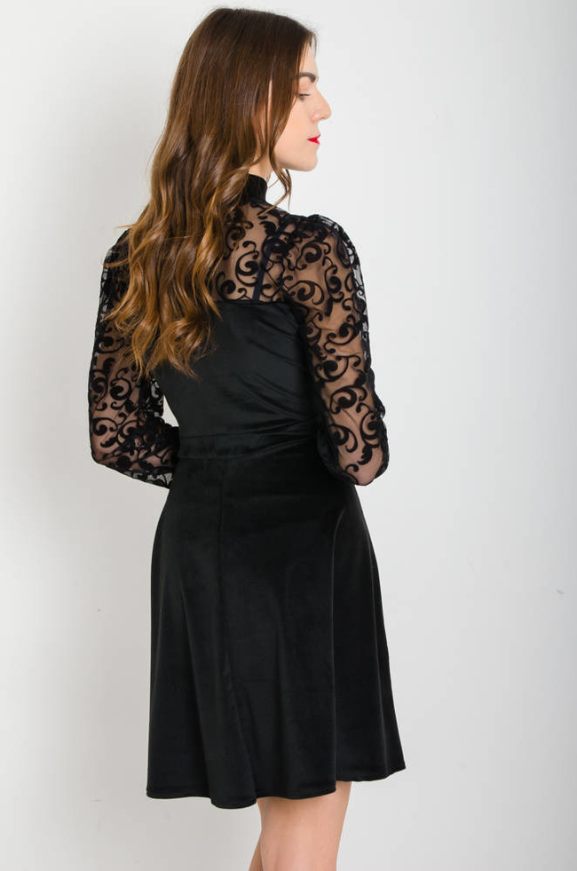 CZARNA WELUROWA SUKIENKA MINI Z WSTAWKAMI Z SIATKI