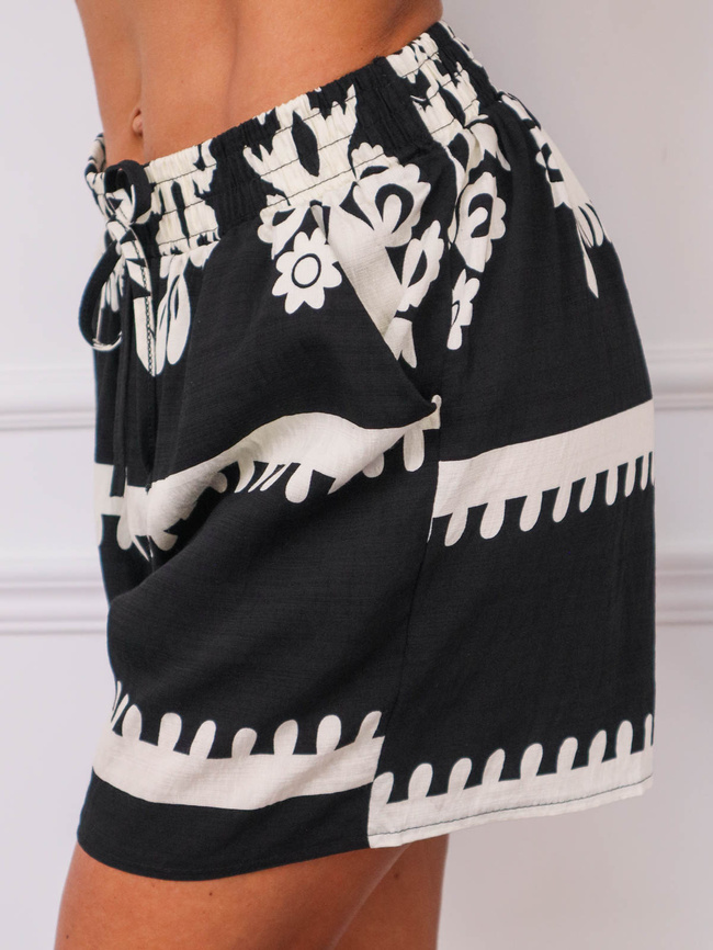 SZORTY WZORZYSTE Z WIĄZANIEM W PASIE- CZARNE