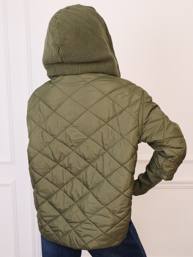 PIKOWANA KURTKA ZE SWETERKOWYM KAPTUREM I ŚCIĄGACZEM NA RĘKAWIE- ZIELONA