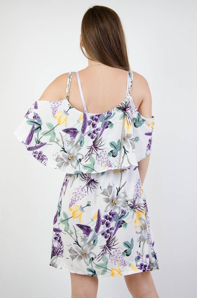 Biała sukienka w kwiaty z hiszpańskim dekoltem