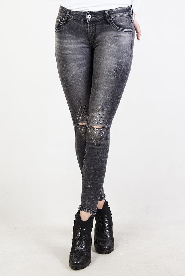 Szare spodnie jeansowe z ćwiekami i wycięciem